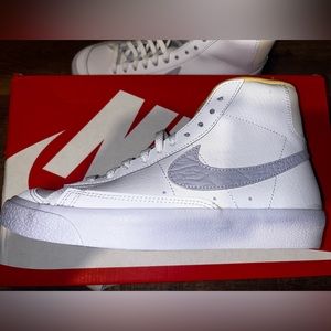 New Nike blaze high tops. They are a 5.5 in kids . Also wile fit shoe size 7.